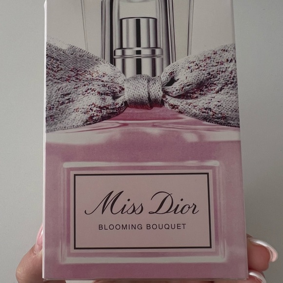 Miss Dior Blooming Bouquet Perfume - Picture 3 of 6